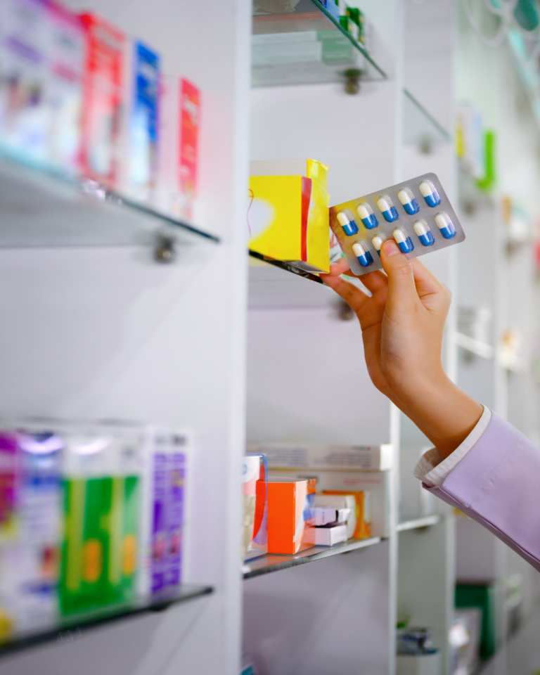 COMPLIANCE ALERT: RETAIL MODERN WAJIB IKUTI STANDAR KEMENKES DAN BPOM UNTUK SAH MENJUAL OBAT